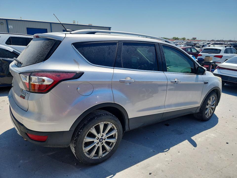 Photo 3 from auction – 2017 FORD ESCAPE with VIN 1FMCU0J97HUB62481