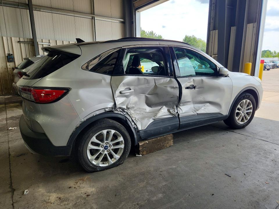 Photo 3 from auction – 2020 FORD ESCAPE with VIN 1FMCU9G68LUA83217