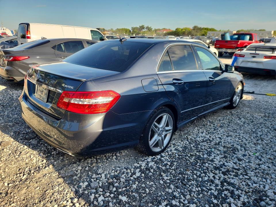 Foto 3 de la subasta – 2013 MERCEDES-BENZ E con VIN WDDHF8JB4DA741323