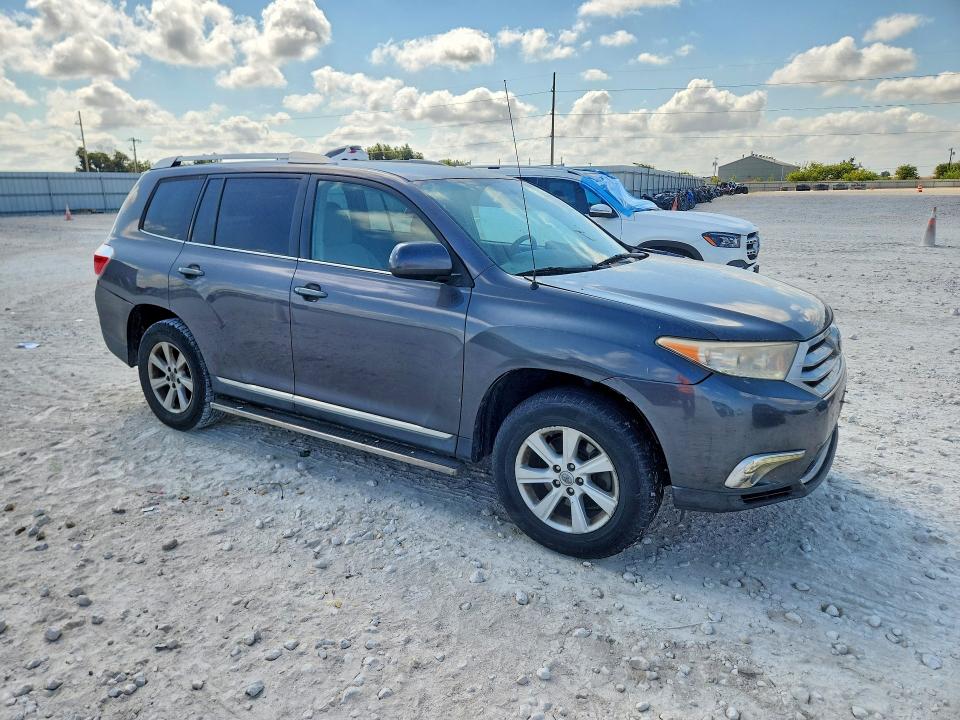 Photo 4 from auction – 2012 TOYOTA HIGHLANDER with VIN 5TDZK3EH1CS077107