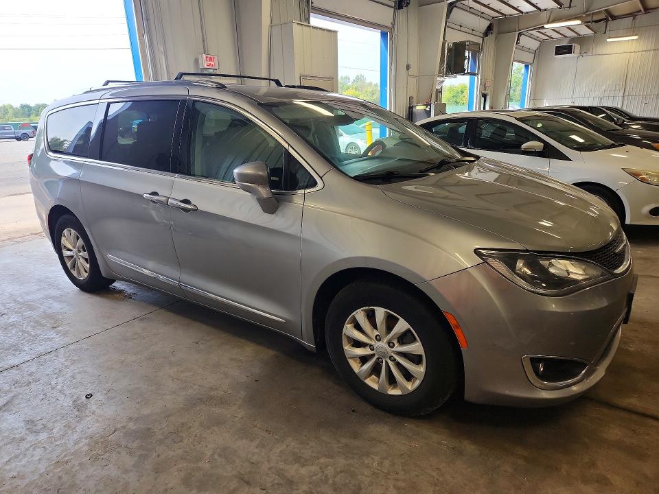 Photo 4 from auction – 2019 CHRYSLER PACIFICA with VIN 2C4RC1BG2KR539825