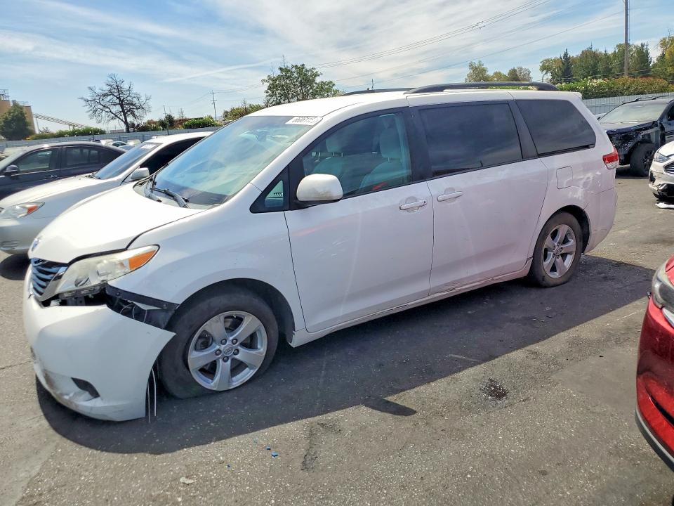 2013 TOYOTA SIENNA - Търг №66061156