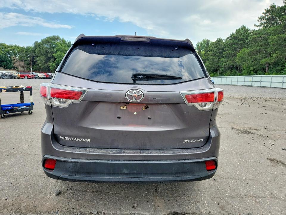 Photo 6 from auction – 2016 TOYOTA HIGHLANDER with VIN 5TDJKRFH0GS338120
