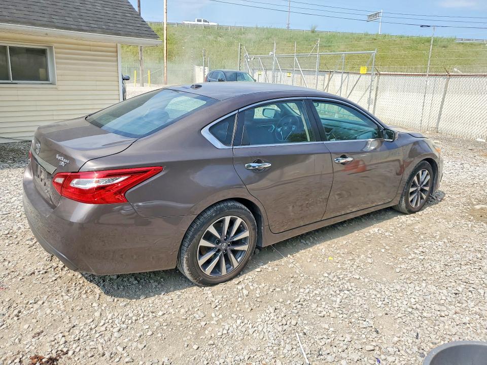 Photo 3 from auction – 2017 NISSAN ALTIMA with VIN 1N4AL3AP6HC170176