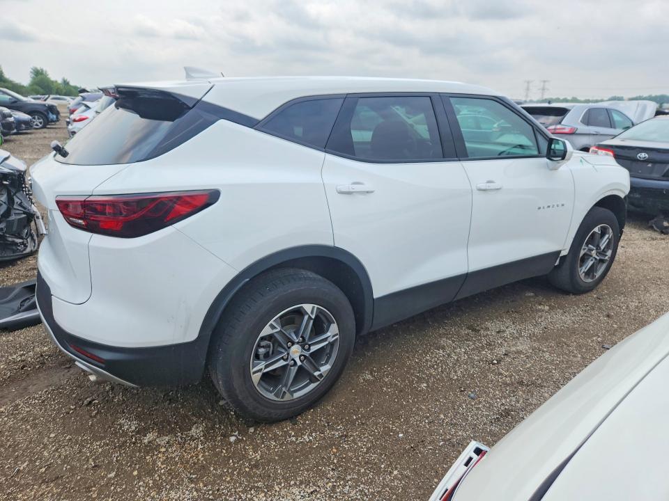 Photo 3 from auction – 2023 CHEVROLET BLAZER with VIN 3GNKBHR4XPS213605