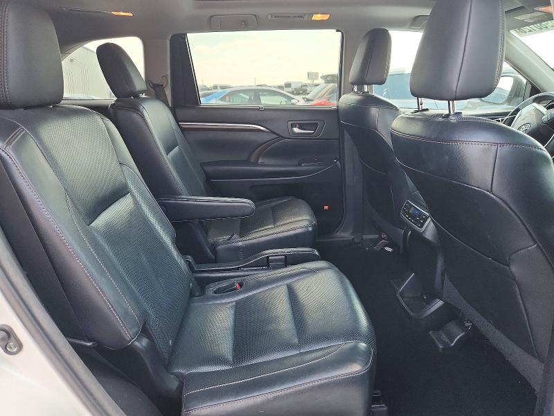 Photo 11 from auction – 2016 TOYOTA HIGHLANDER with VIN 5TDYKRFH5GS138672