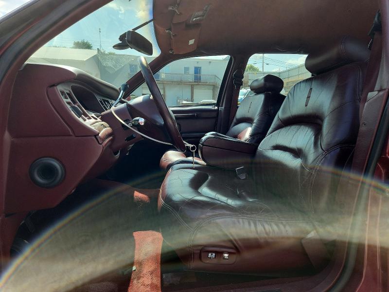 Снимка 7 от търг – 1997 LINCOLN TOWN CAR с VIN 1LNLM82W1VY753378