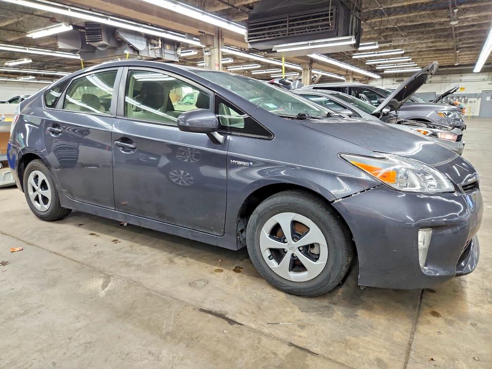 Photo 4 from auction – 2015 TOYOTA PRIUS with VIN JTDKN3DU5F1997671