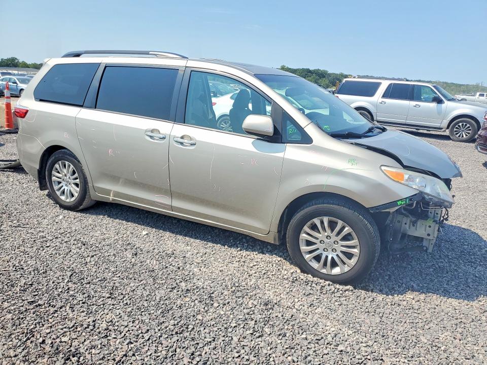 Photo 4 from auction – 2017 TOYOTA SIENNA with VIN 5TDYZ3DC4HS772086