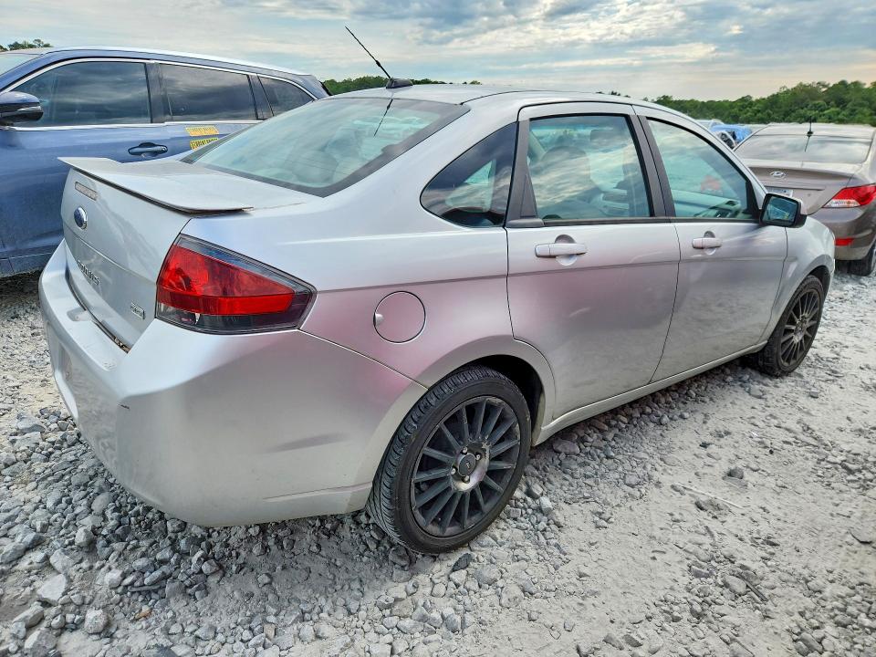 Photo 3 from auction – 2011 FORD FOCUS with VIN 1FAHP3GN8BW132723