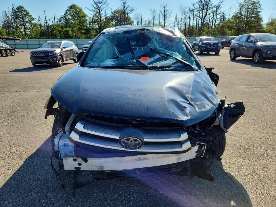 Photo 5 from auction – 2017 TOYOTA HIGHLANDER with VIN 5TDJZRFH1HS434139