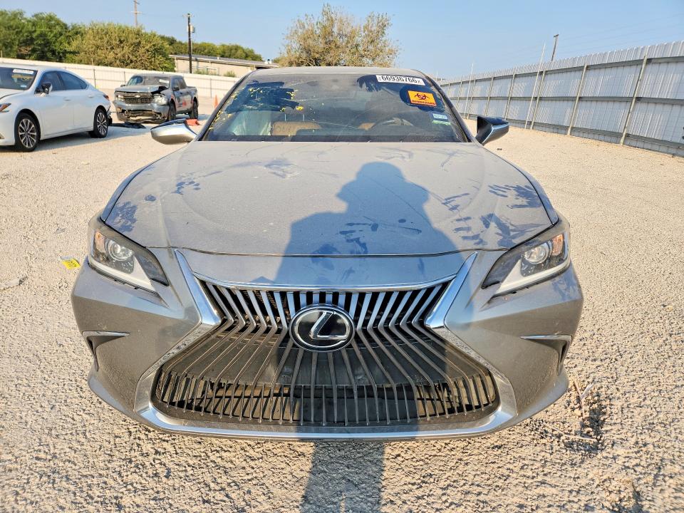 Photo 5 from auction – 2019 LEXUS ES with VIN 58ABZ1B18KU015002