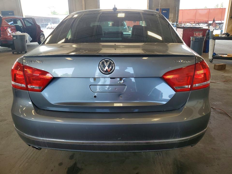 Photo 6 from auction – 2015 VOLKSWAGEN PASSAT with VIN 1VWCV7A38FC022168