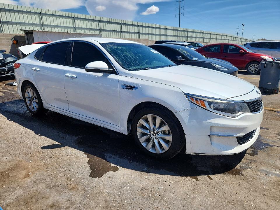 Photo 4 from auction – 2017 KIA OPTIMA with VIN 5XXGT4L37HG145937