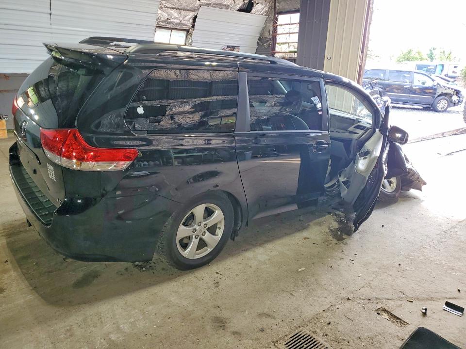 Фото 3 с аукциона – 2011 TOYOTA SIENNA с VIN 5TDKK3DC2BS117149