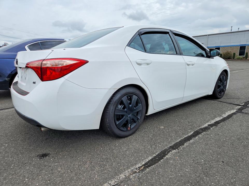 صورة رقم 3 من المزاد - 2018 TOYOTA COROLLA مع VIN 5YFBURHE1JP803067