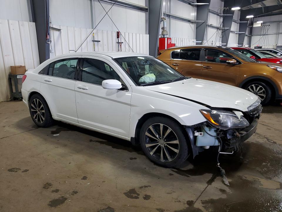 Photo 4 from auction – 2013 CHRYSLER 200 with VIN 1C3CCBCG4DN553501