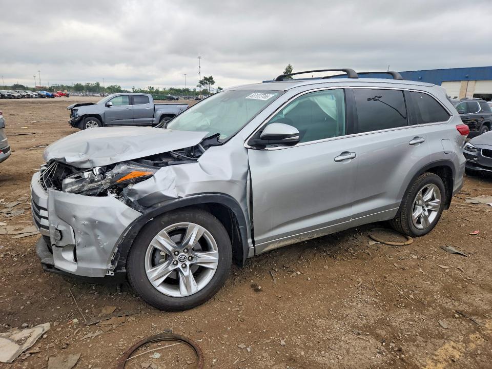 TOYOTA HIGHLANDER 2019 with VIN 5TDDZRFH2KS993817 - Photo from auction