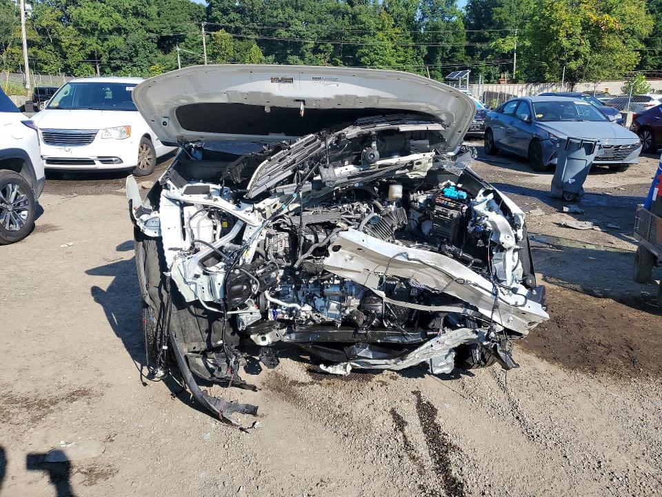 Снимка 5 от търг – 2025 TOYOTA RAV4 с VIN 2T3N1RFV7SW636911