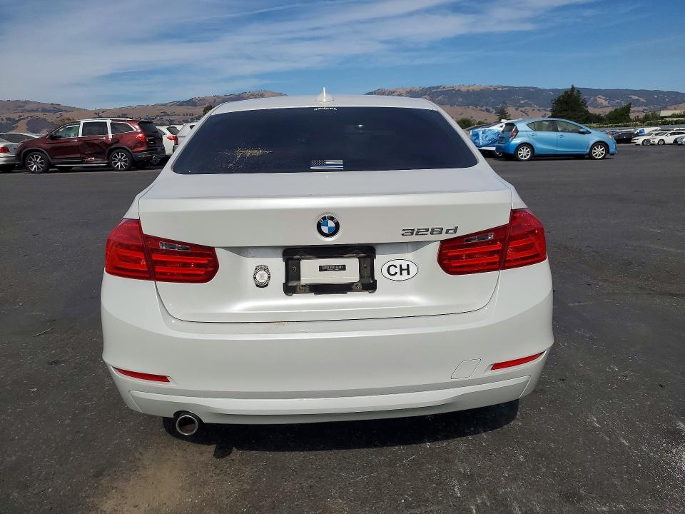 Photo 6 from auction – 2014 BMW 328 with VIN WBA3D3C57EK154045