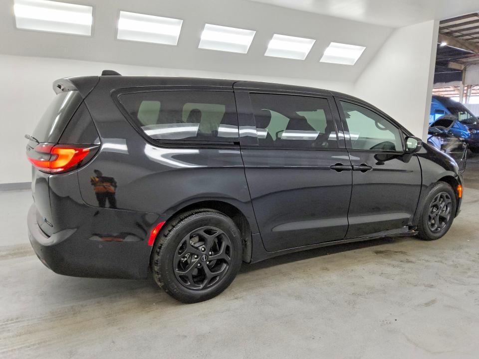 Foto 3 de la subasta – 2023 CHRYSLER PACIFICA con VIN 2C4RC1L74PR632822