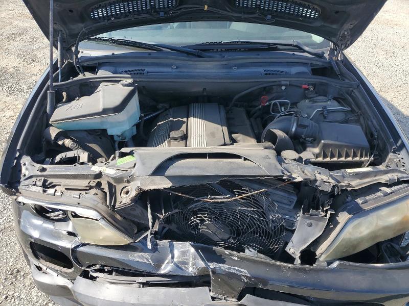 Photo 12 from auction – 2004 BMW X5 with VIN 5UXFA13514LU40557