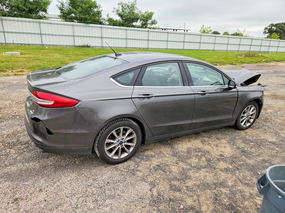 Photo 3 from auction – 2017 FORD FUSION with VIN 3FA6P0HDXHR350301