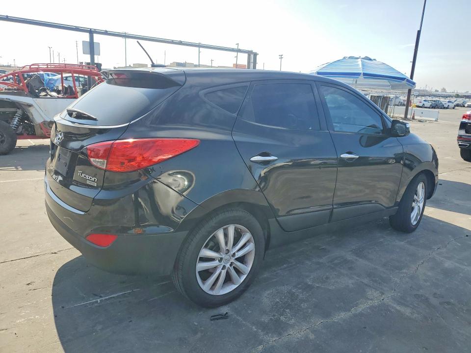 Photo 3 from auction – 2011 HYUNDAI TUCSON with VIN KM8JU3AC9BU282701