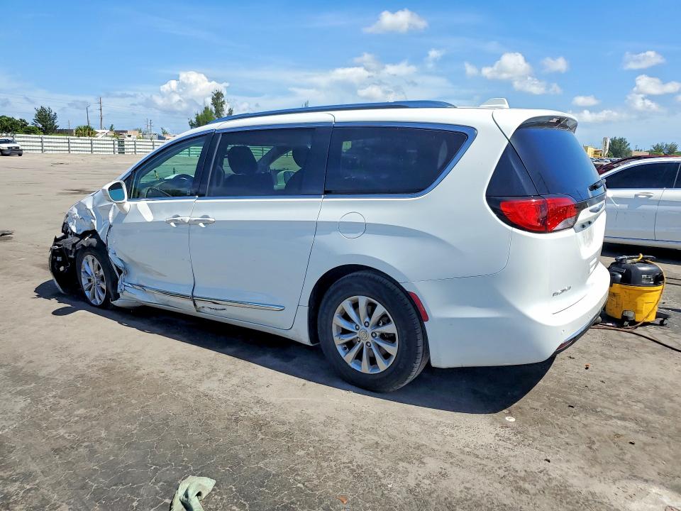 Photo 2 from auction – 2019 CHRYSLER PACIFICA with VIN 2C4RC1BG9KR554614