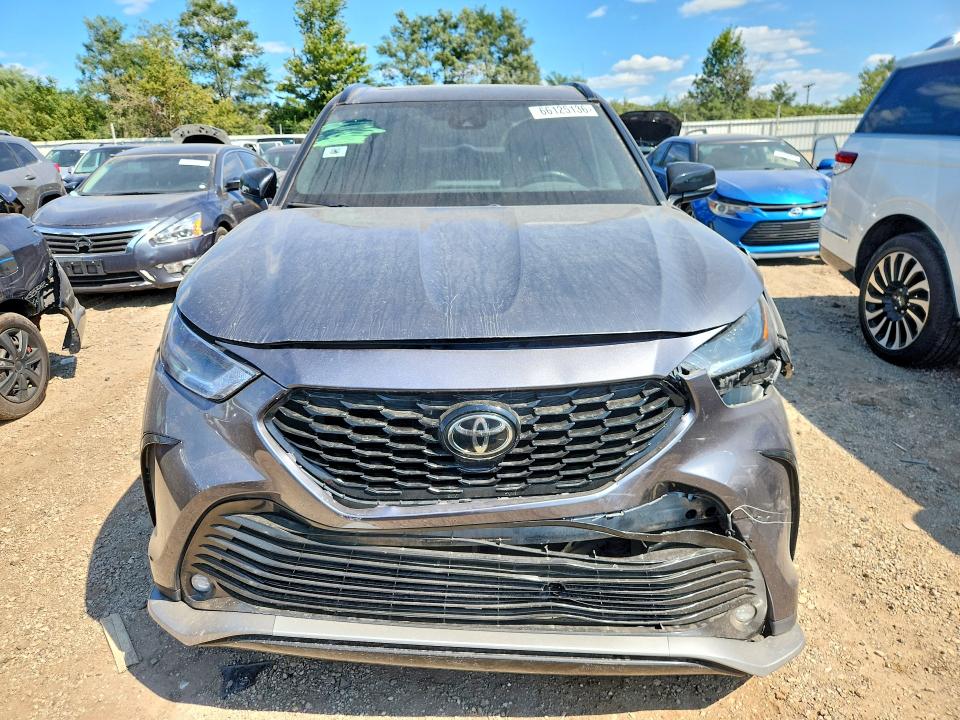 Photo 5 from auction – 2021 TOYOTA HIGHLANDER with VIN 5TDLZRBHXMS090237