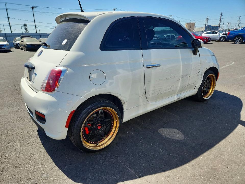 Zdjęcie 3 z aukcji – 2015 FIAT 500 z VIN 3C3CFFBRXFT638525