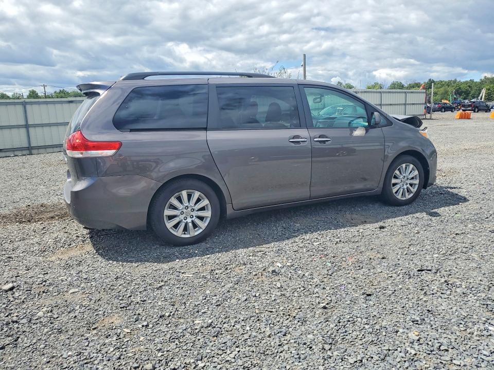 Снимка 3 от търг – 2012 TOYOTA SIENNA с VIN 5TDDK3DC0CS040372