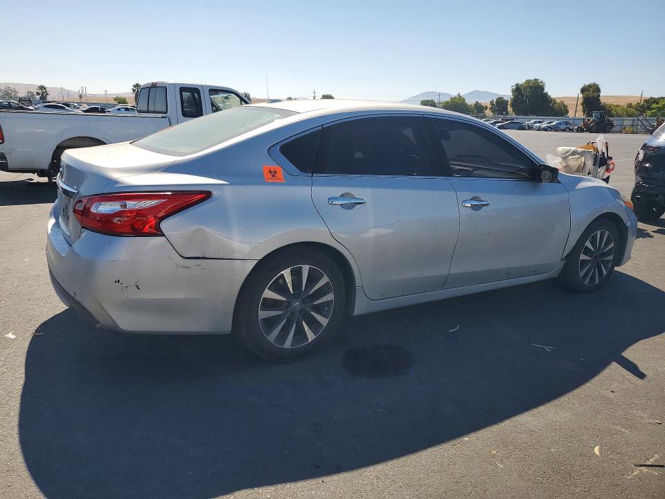 Photo 3 from auction – 2017 NISSAN ALTIMA with VIN 1N4AL3AP2HC178940