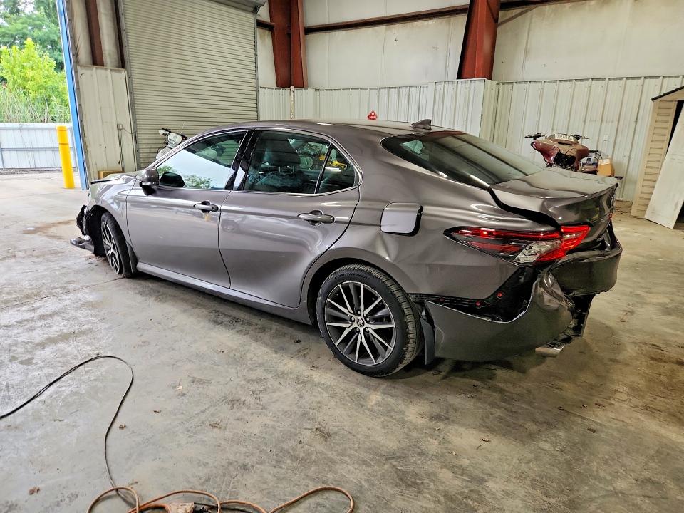 Photo 2 from auction – 2022 TOYOTA CAMRY with VIN 4T1F31AK6NU571334