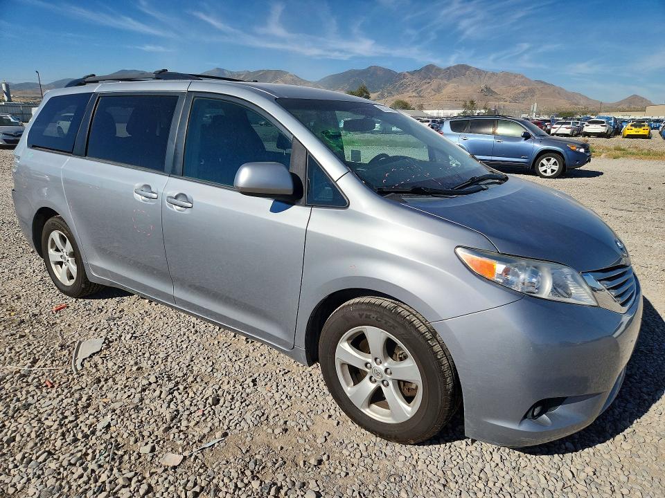 Photo 4 from auction – 2015 TOYOTA SIENNA with VIN 5TDKK3DC4FS632059