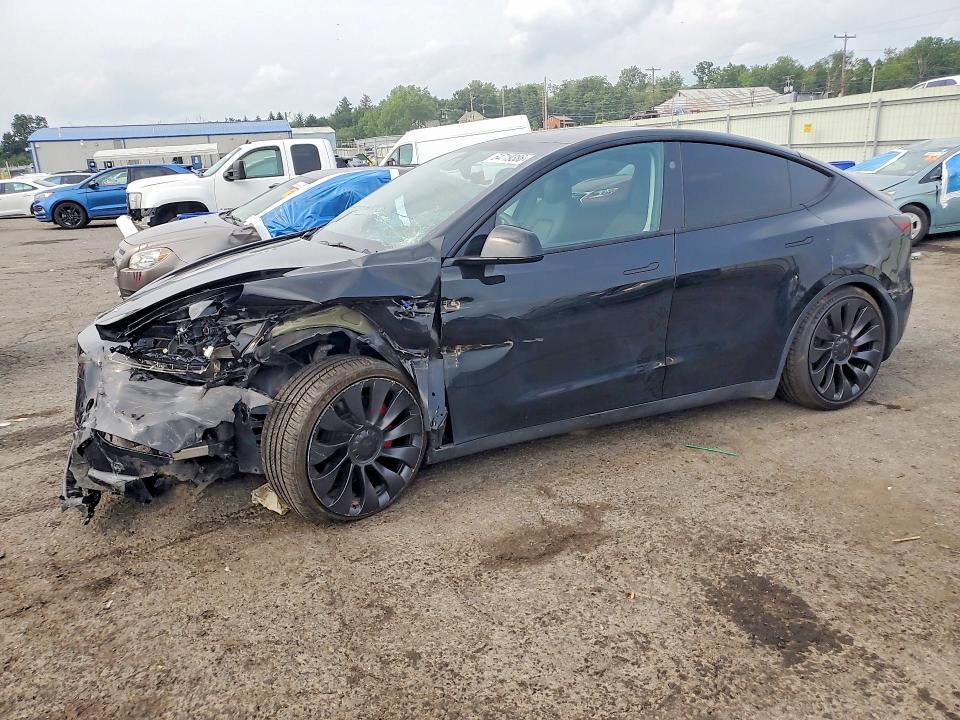 TESLA MODEL Y 2024 with VIN 7SAYGDEF9RA267431 - Photo from auction