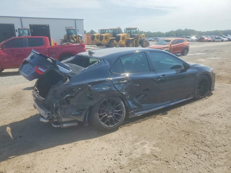 Photo 3 from auction – 2022 TOYOTA CAMRY with VIN 4T1KZ1AK2NU070888