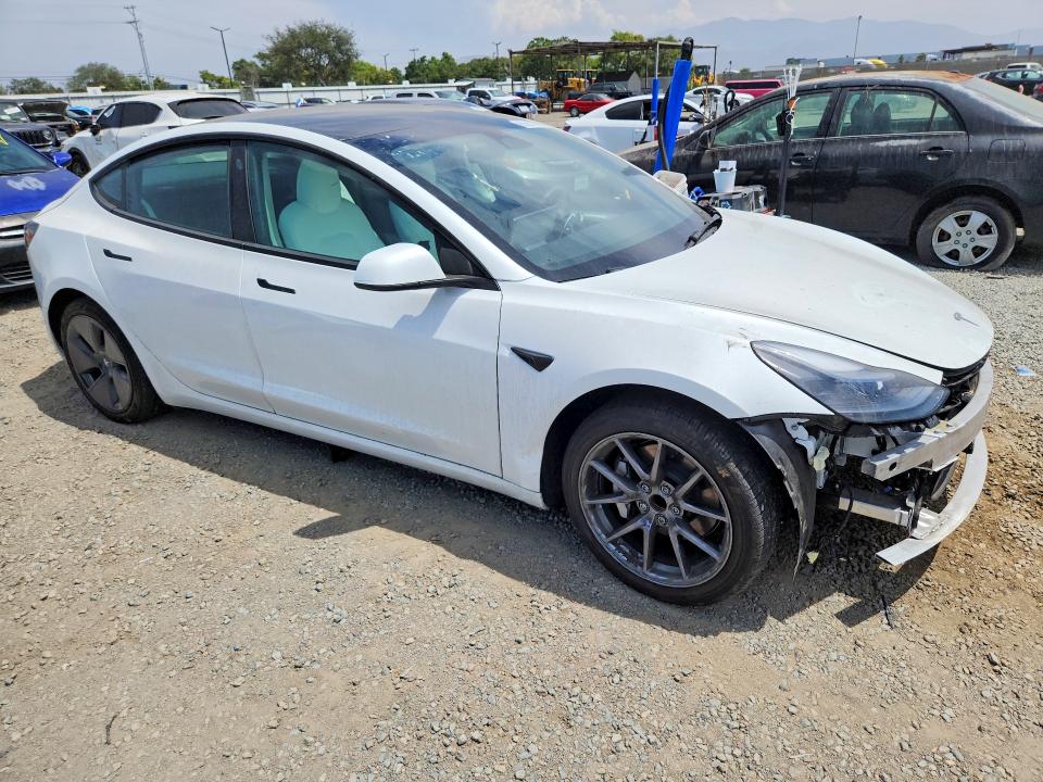 صورة رقم 4 من المزاد - 2022 TESLA MODEL 3 مع VIN 5YJ3E1EA3NF347188