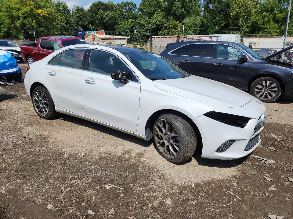 Photo 4 from auction – 2019 MERCEDES-BENZ A with VIN WDD3G4FB4KW023344