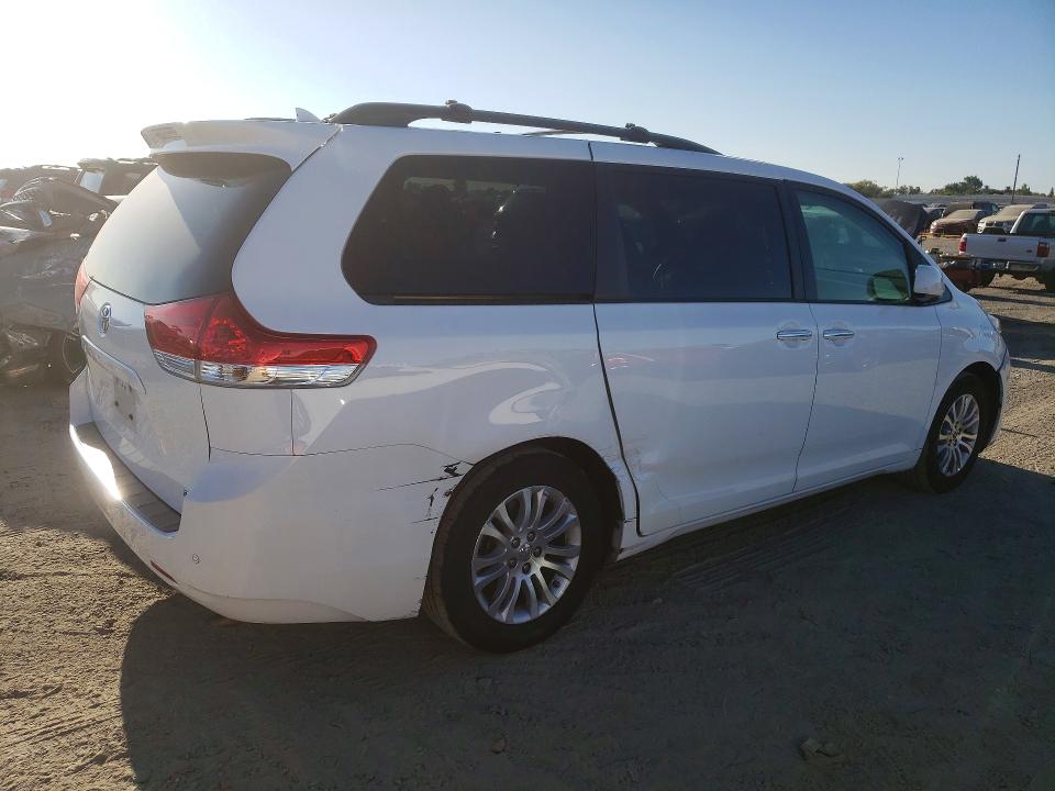Photo 3 from auction – 2014 TOYOTA SIENNA with VIN 5TDYK3DC7ES448114
