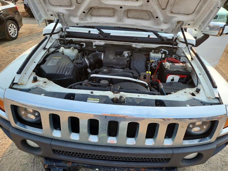 Photo 12 from auction – 2006 HUMMER H3 with VIN 5GTDN136768236172