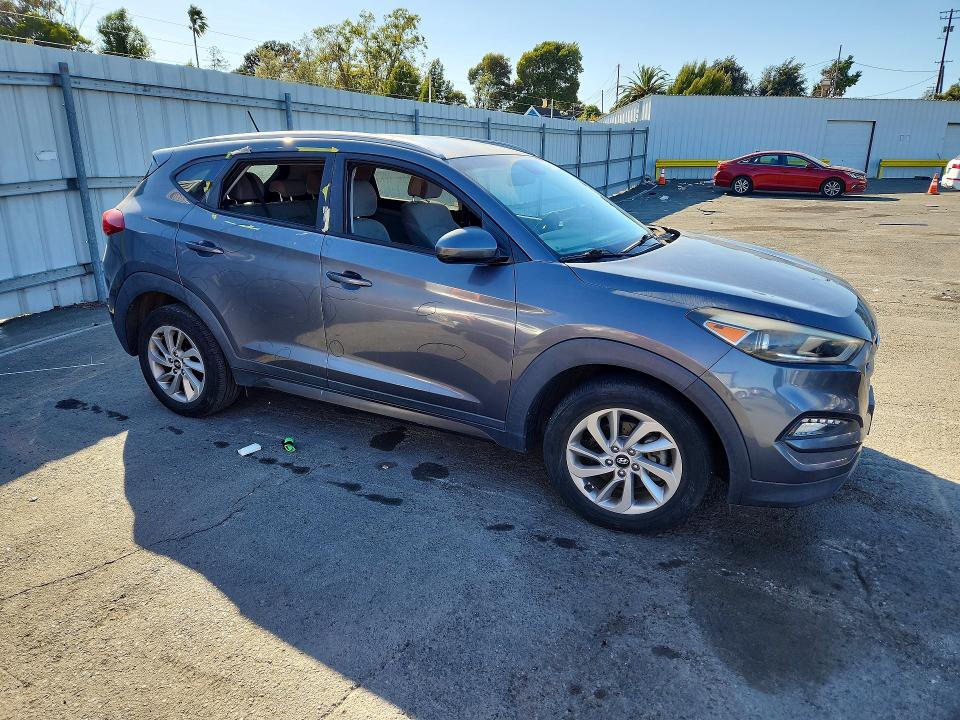 Photo 4 from auction – 2016 HYUNDAI TUCSON with VIN KM8J33A45GU071563