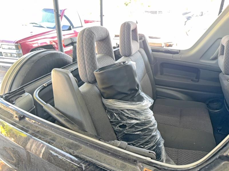 Photo 11 from auction – 2003 CHEVROLET TRACKER with VIN 2CNBE18C736925171
