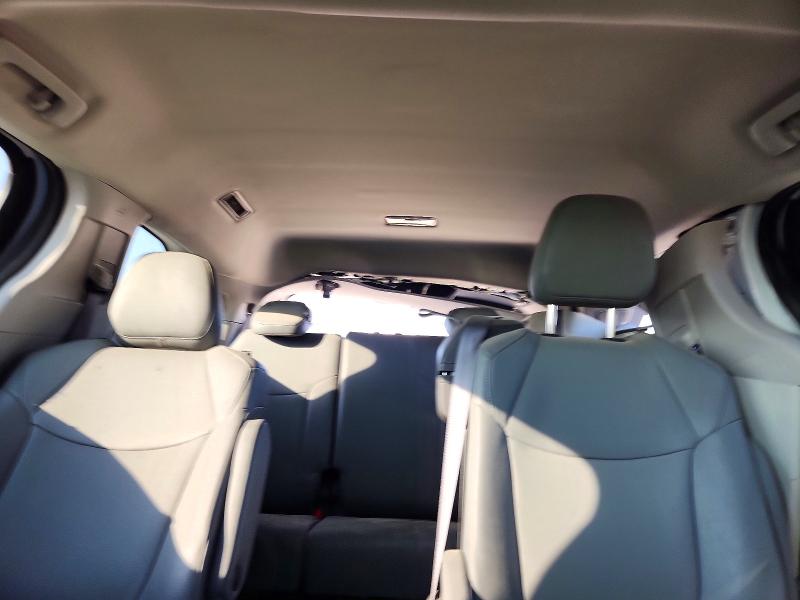 Photo 10 from auction – 2023 TOYOTA SIENNA with VIN 5TDJRKEC2PS173311