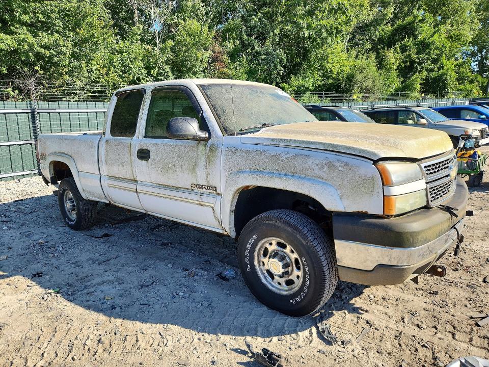 Photo 4 from auction – 2005 CHEVROLET SILVERADO with VIN 1GCHK29UX5E156961