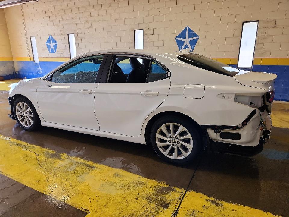 Photo 2 from auction – 2022 TOYOTA CAMRY with VIN 4T1C11AK7NU653646