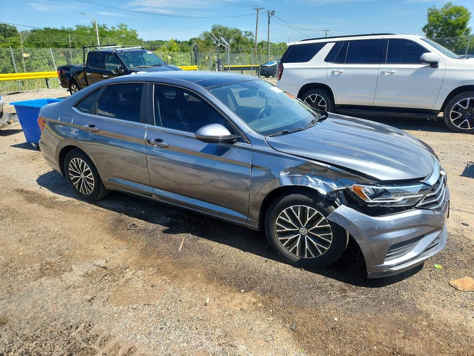 Photo 4 from auction – 2019 VOLKSWAGEN JETTA with VIN 3VWC57BU3KM245802