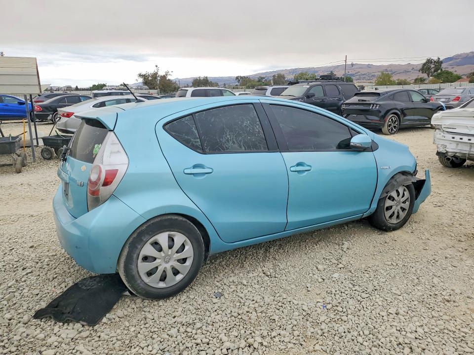 Photo 3 from auction – 2014 TOYOTA PRIUS C with VIN JTDKDTB36E1059559