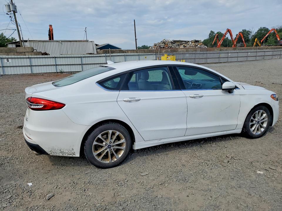 Photo 3 from auction – 2019 FORD FUSION with VIN 3FA6P0HD5KR145802