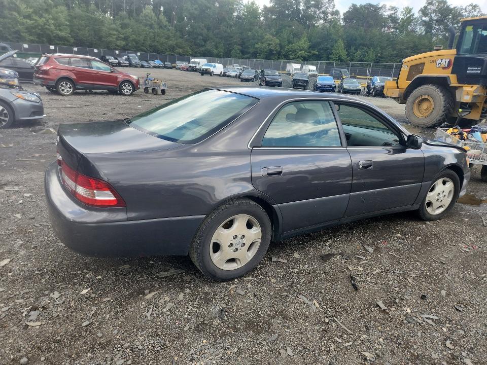 Photo 3 from auction – 2000 LEXUS ES with VIN JT8BF28G5Y5102105